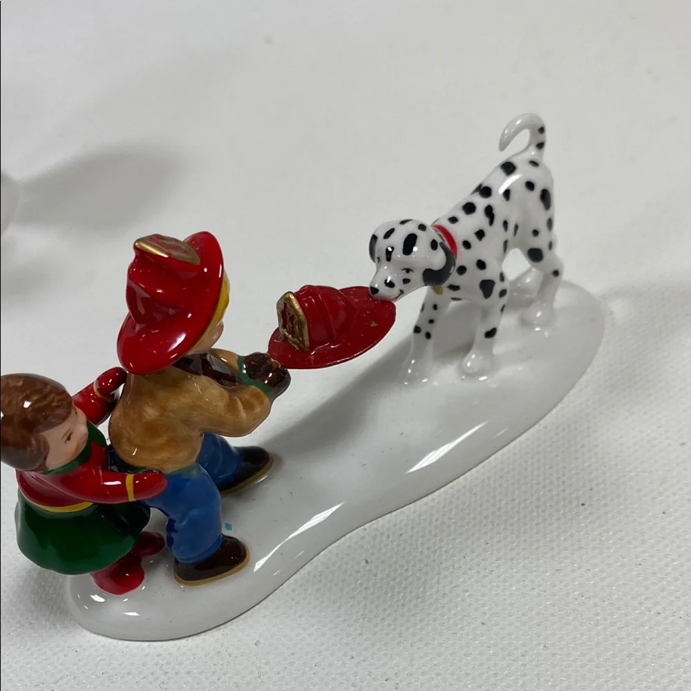 Dept. 56 Snow Village Accessory, "Fun at the Firehouse." Set of 2 figures - Picture 13 of 15